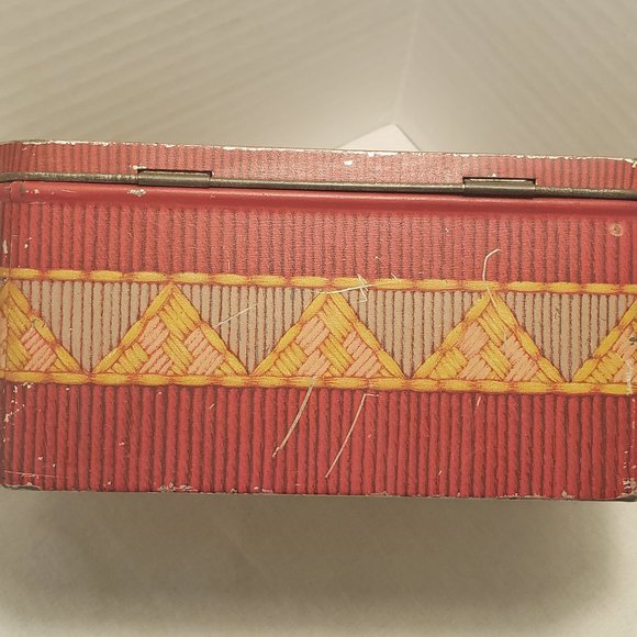 A. S. WILKIN LIMITED CREMONA "NEEDLEWORK" TIN BOX - LADY HAMILTON - TRUE VINTAGE - Picture 9 of 16